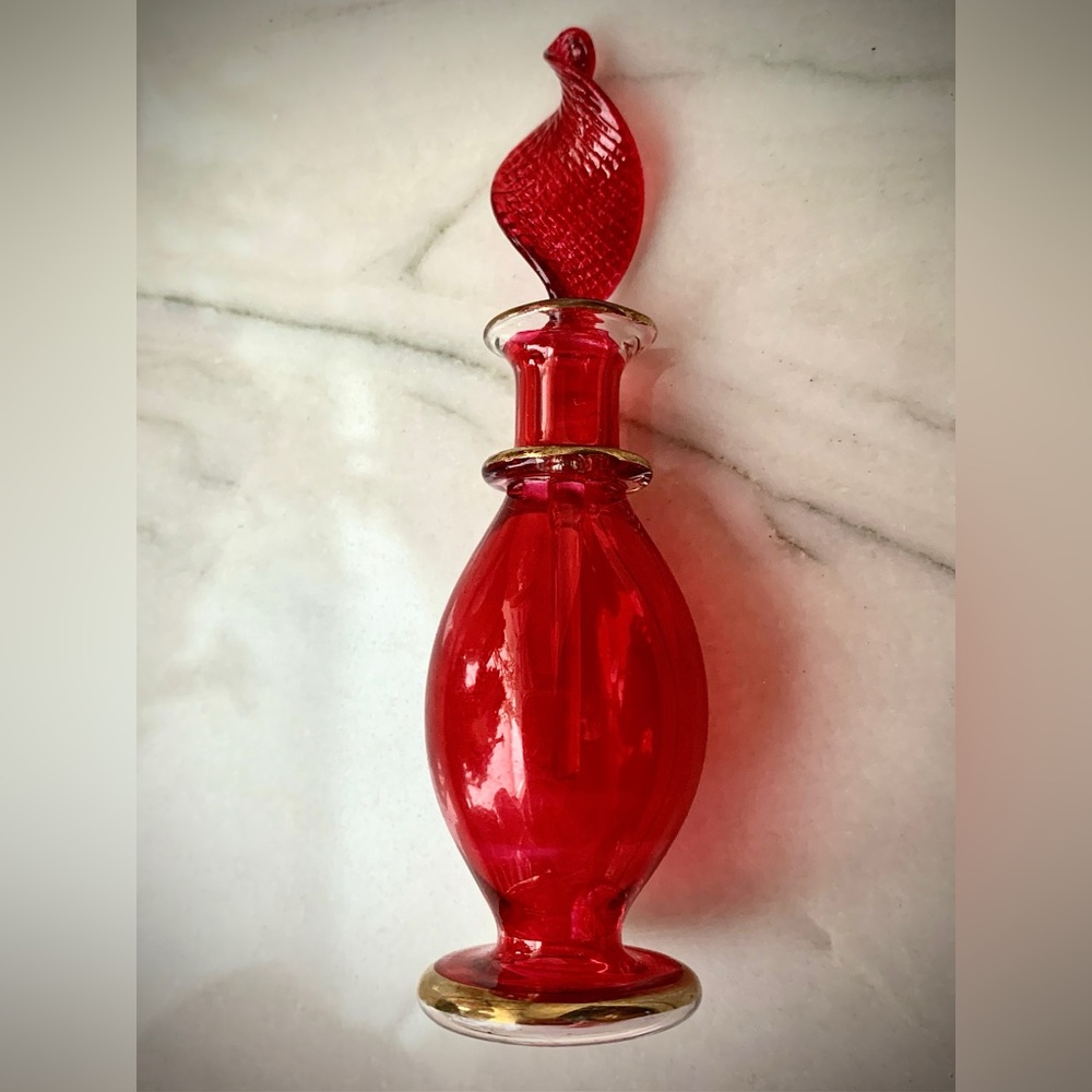 2198 Elegant Red Glass Mini Perfume Bottle - Picture 2 of 7